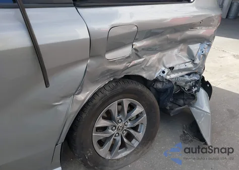 2021 Toyota Sienna Xle z USA, uszkodzony, nr VIN 5TDYRKEC4MS031973